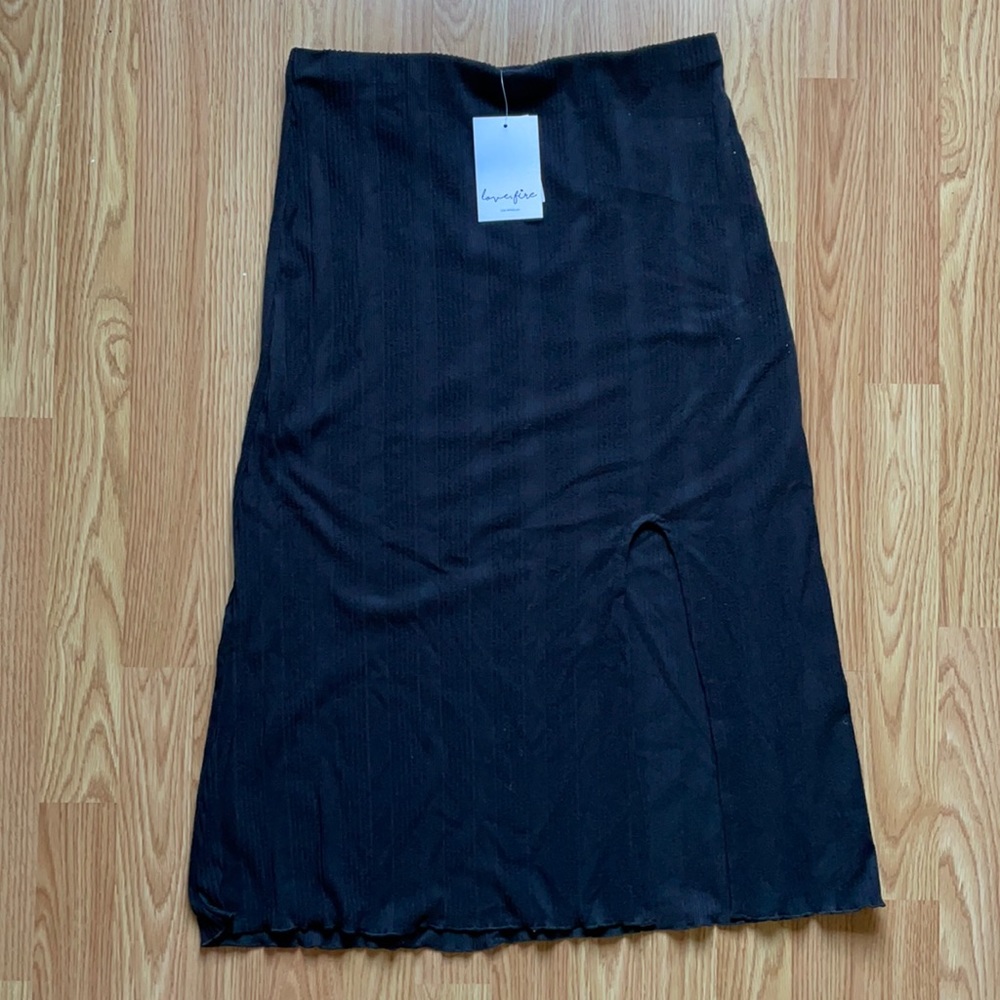 LOVE & FIRE BLACK RIBBED SLIT MIDI SKIRT